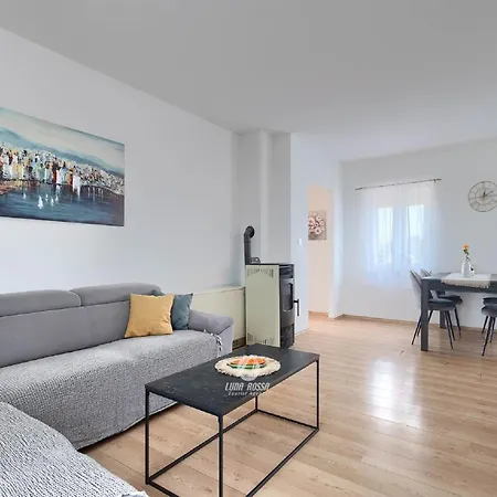 Comfortable House With Private Swimming Pool Pula