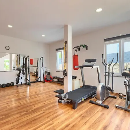 Comfortable House With Private Swimming Pool * Pula