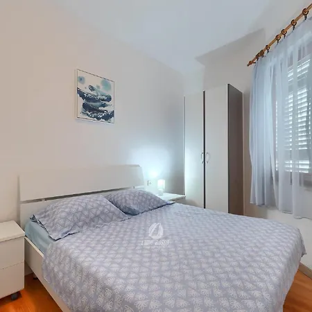 Comfortable House With Private Swimming Pool Holiday home Pula