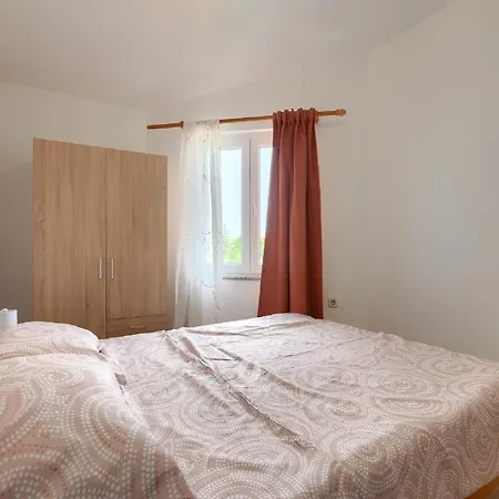 Comfortable House With Private Swimming Pool Holiday home Pula
