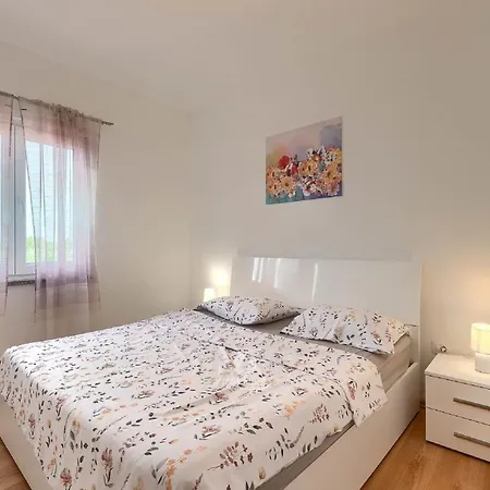 Comfortable House With Private Swimming Pool Holiday home Pula