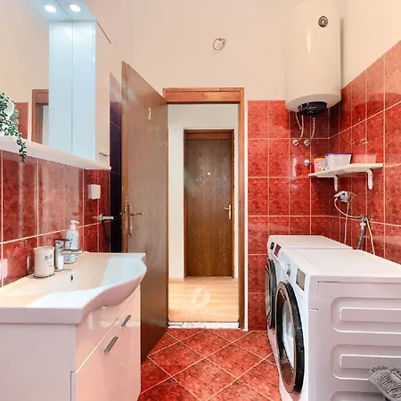 Comfortable House With Private Swimming Pool Holiday home *