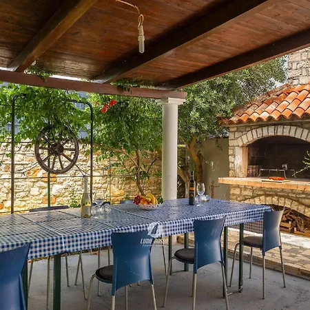 Comfortable House With Private Swimming Pool * Pula
