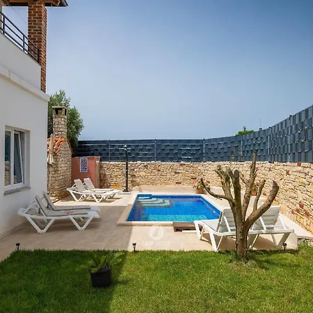 House In Iki I With Pool And Gym 度假居