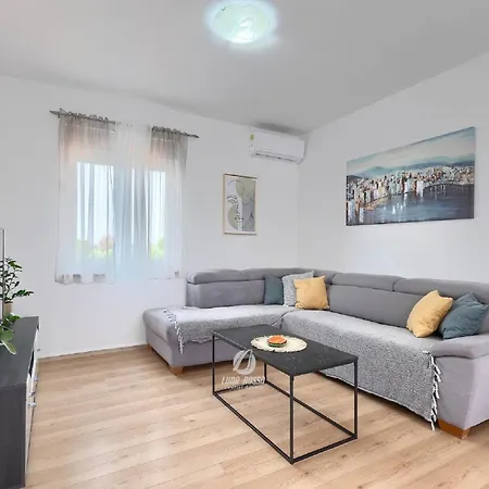 House In Iki I With Pool And Gym 度假居